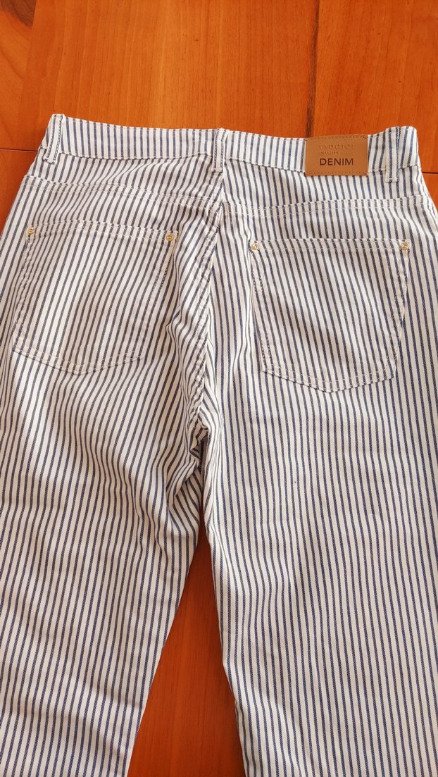 Kadın Gri Beyaz Çizgili Pilili Kumaş Pantolon - Görsel 5