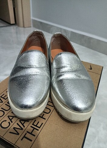 Gümüş renk ayakkabı 
