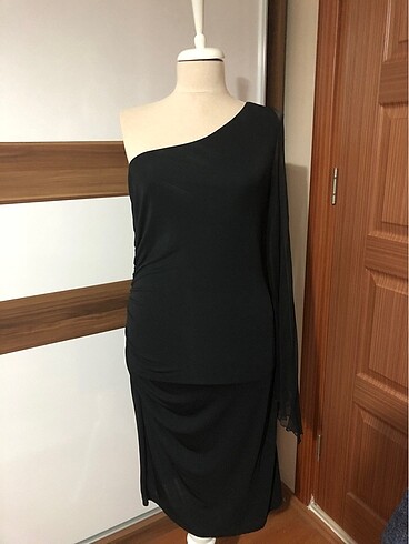 l Beden Siyah tek kollu butik elbise