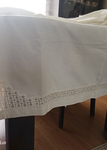 Dantel Nakışlı Beyaz Masa Örtüsü