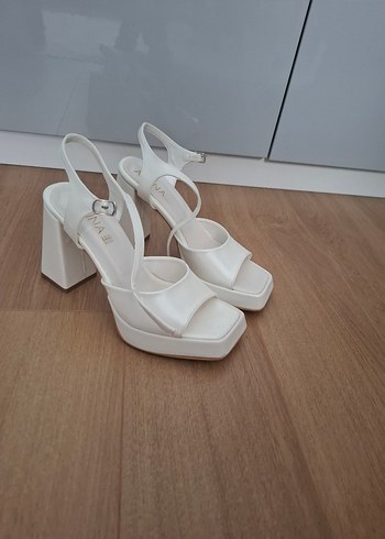 Beyaz Platform Topuklu Ayakkabı - Görsel 5