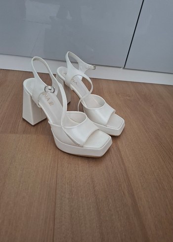 Beyaz Platform Topuklu Ayakkabı - Görsel 4