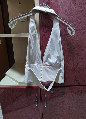 Bershka BOYUNDAN GEÇMELİ CROP