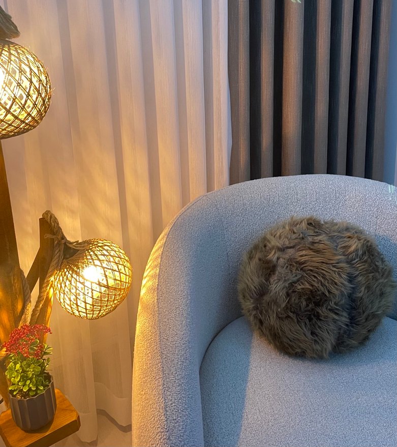 Tüylü kahverengi kırlent - Görsel 3