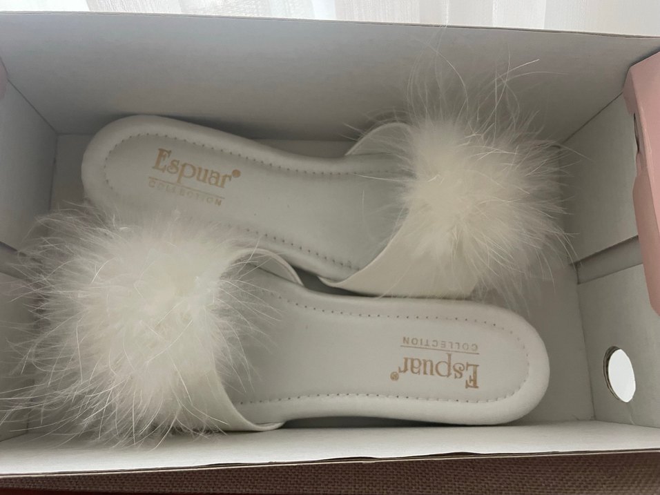 Beyaz Tüylü Gece Terlik - Görsel 3