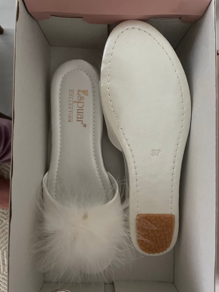 Beyaz Tüylü Gece Terlik - Görsel 4