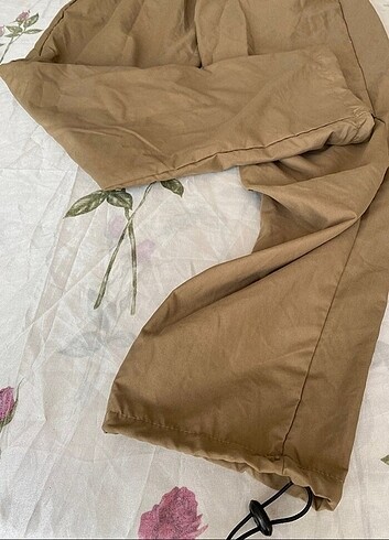Krem paraşüt pantolon