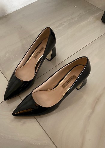 Kadın Siyah Rugan Kalın Topuklu Stiletto