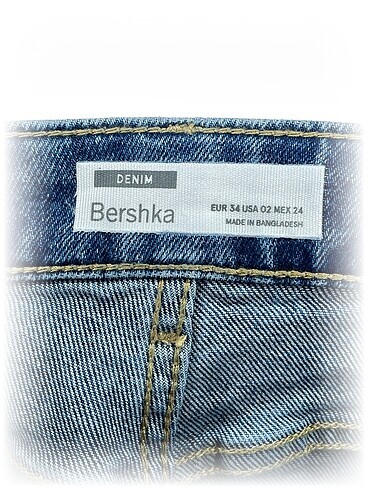 34 Beden Bershka Mini Şort %70 İndirimli.