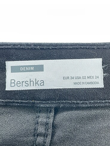 34 Beden siyah Renk Bershka Mini Şort %70 İndirimli.