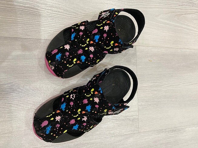 Skechers
