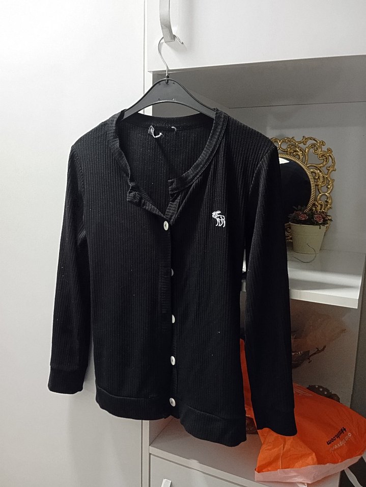 Düğmeli Siyah Kadın Hırka - Görsel 2