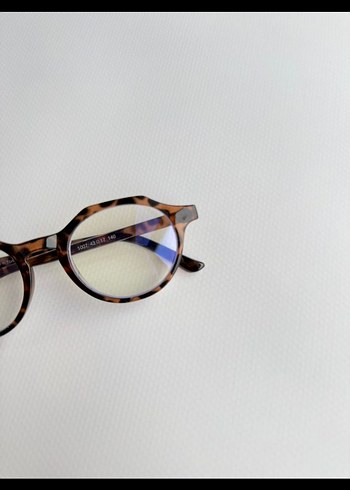 Bej Şeffaf Minimalist Kadın Gözlüğü - Görsel 3