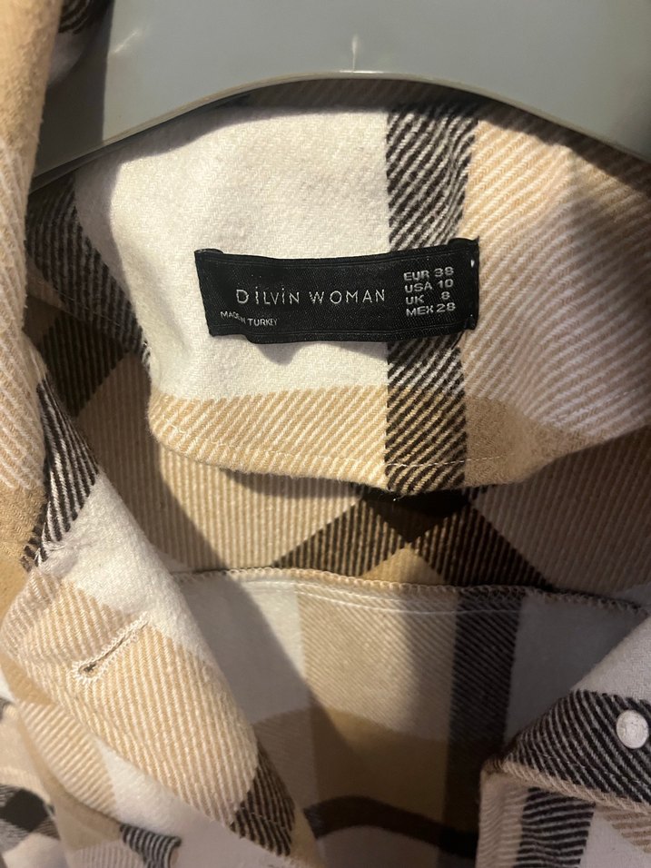 Düğmeli Bej Ekose Kadın Gömlek - Görsel 2