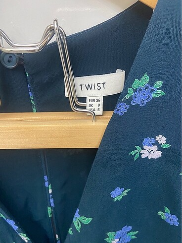 Twist Uzun elbise çiçek desenli?