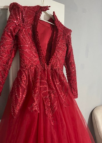 Uzun Kollu Kırmızı Desenli Kadın Abiye - Görsel 4