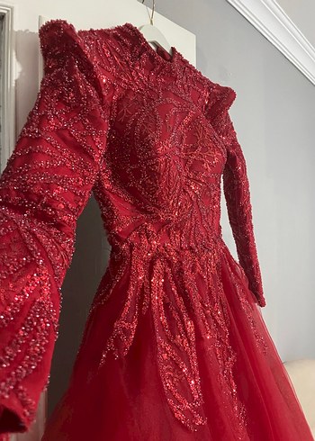 Uzun Kollu Kırmızı Desenli Kadın Abiye - Görsel 2