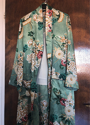 Saten kumas eski sezon zara kimono