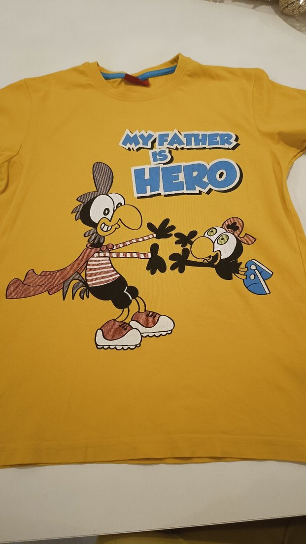 Renkli Sarı Aksiyon Figürlü tişört - Görsel 2