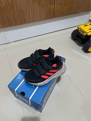 Adidas çocuk spor ayakkabı