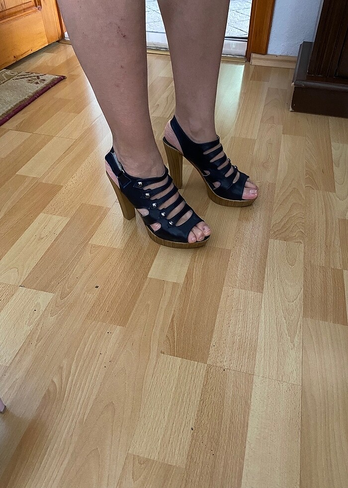 Topuklu mavi ayakkabı - Görsel 3