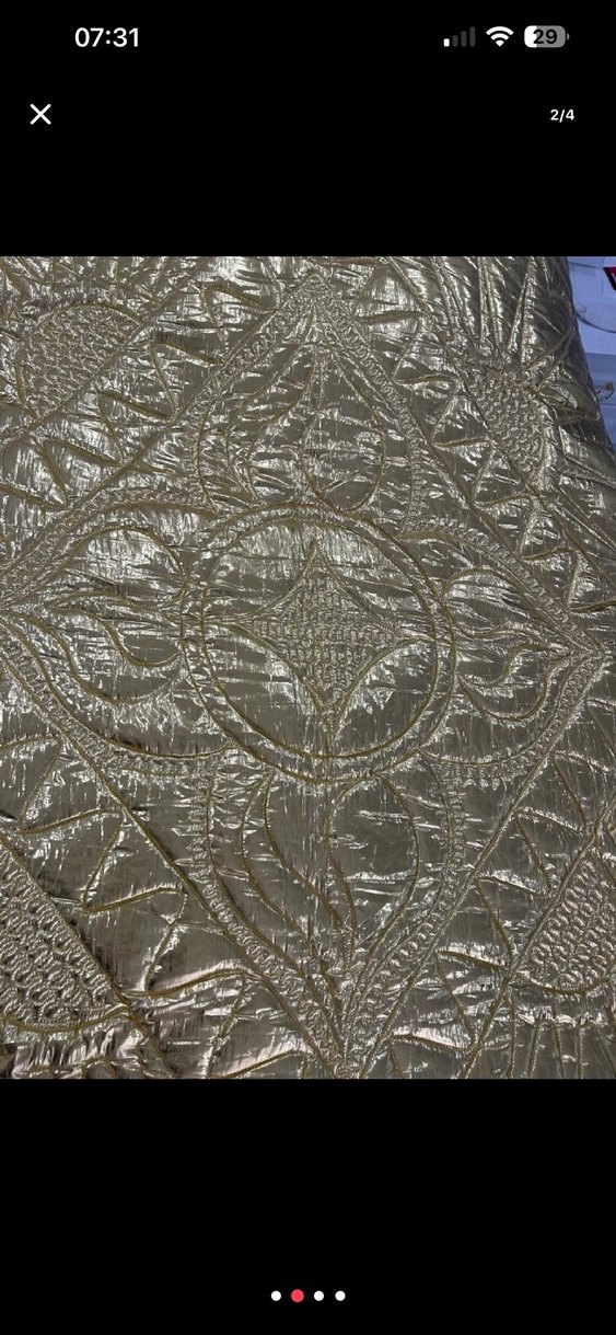 Altın Renk İşlemeli Parlak yorgan - Görsel 2