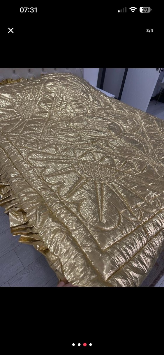 Altın Renk İşlemeli Parlak yorgan - Görsel 3