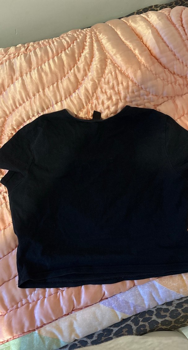 Pul İşlemeli Kelebek Desenli Siyah Tişört - Görsel 2