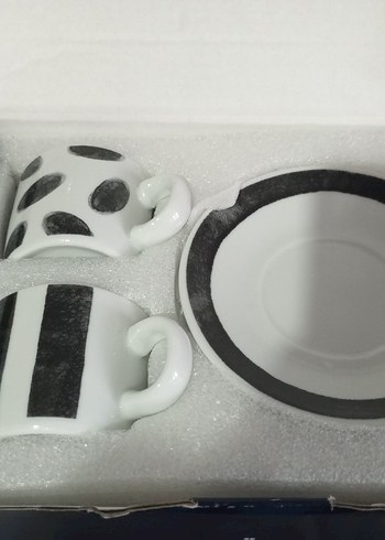 English Home 4'lü Siyah Beyaz Fincan Takımı 2 fincan 2 tabak - Görsel 3