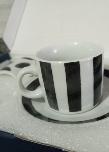 English Home 4'lü Siyah Beyaz Fincan Takımı 2 fincan 2 tabak - Görsel 4