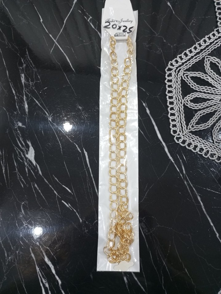 Uzun Zincir Detaylı Altın Renkli Kadın Kolye - Görsel 2