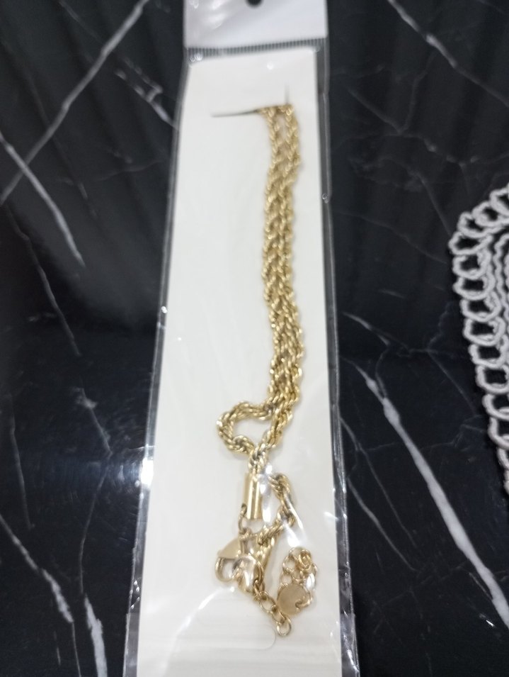 Uzun Zincir Detaylı Altın Renkli Kadın Kolye - Görsel 3