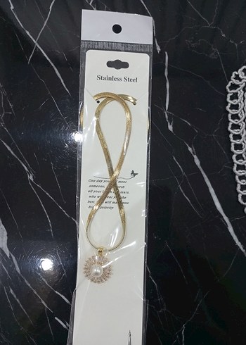 Mini Altın Renk Zincir Detaylı Kadın Kolye - Görsel 3