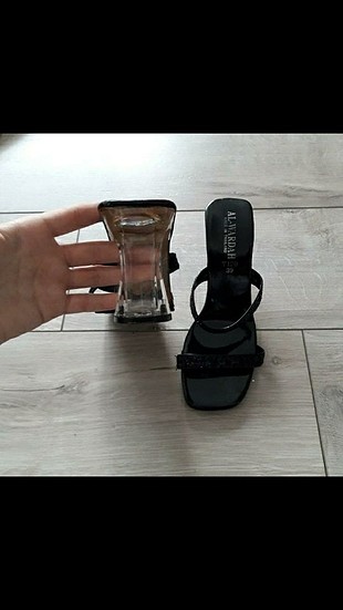 Diğer topukları çok güzel