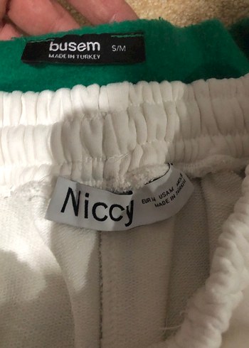 Yeşil Baskılı Sweatshirt ve Beyaz Bol Pantolon - Görsel 2