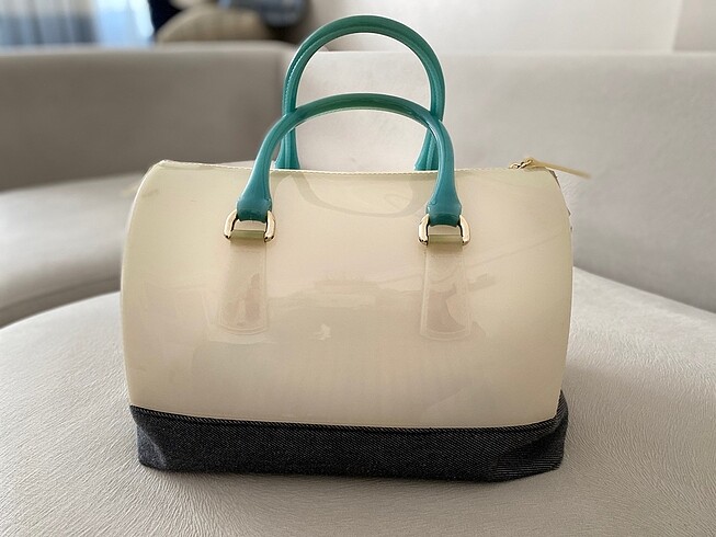 Furla kauçuk kol çantası