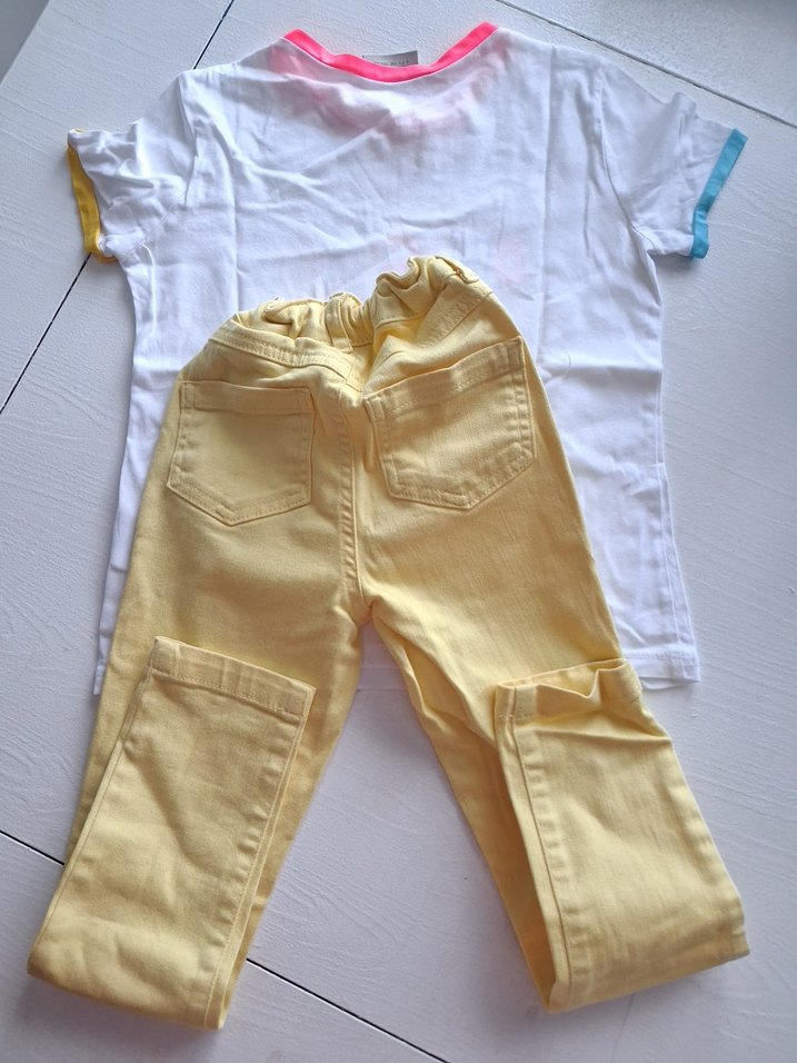 Sarı Pantolon ve Baskılı Kısa Kollu Tişört kot pantolon - Görsel 3