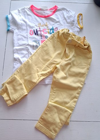 Sarı Pantolon ve Baskılı Kısa Kollu Tişört kot pantolon - Görsel 4