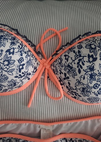 Diğer bikini takımı