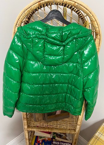 Zara Mont
