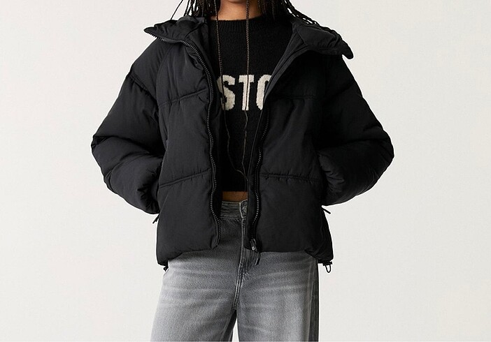 Pull and Bear Kapüşonlu Siyah Şişme Mont