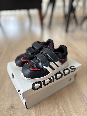 Adidas spor ayakkabı