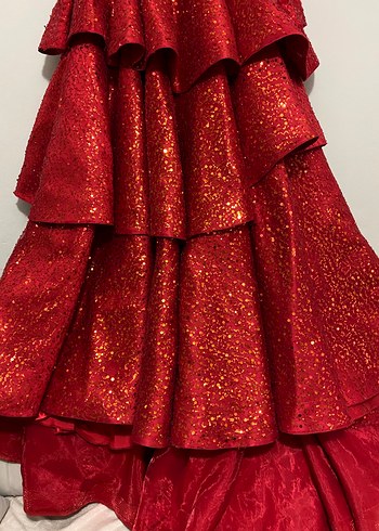 Uzun Parlak Kırmızı Fırfırlı Abiye Kınalık - Görsel 4