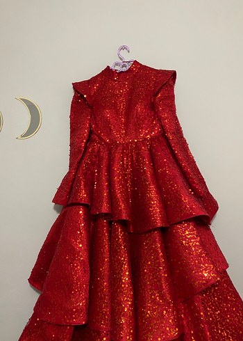 Uzun Parlak Kırmızı Fırfırlı Abiye Kınalık - Görsel 3