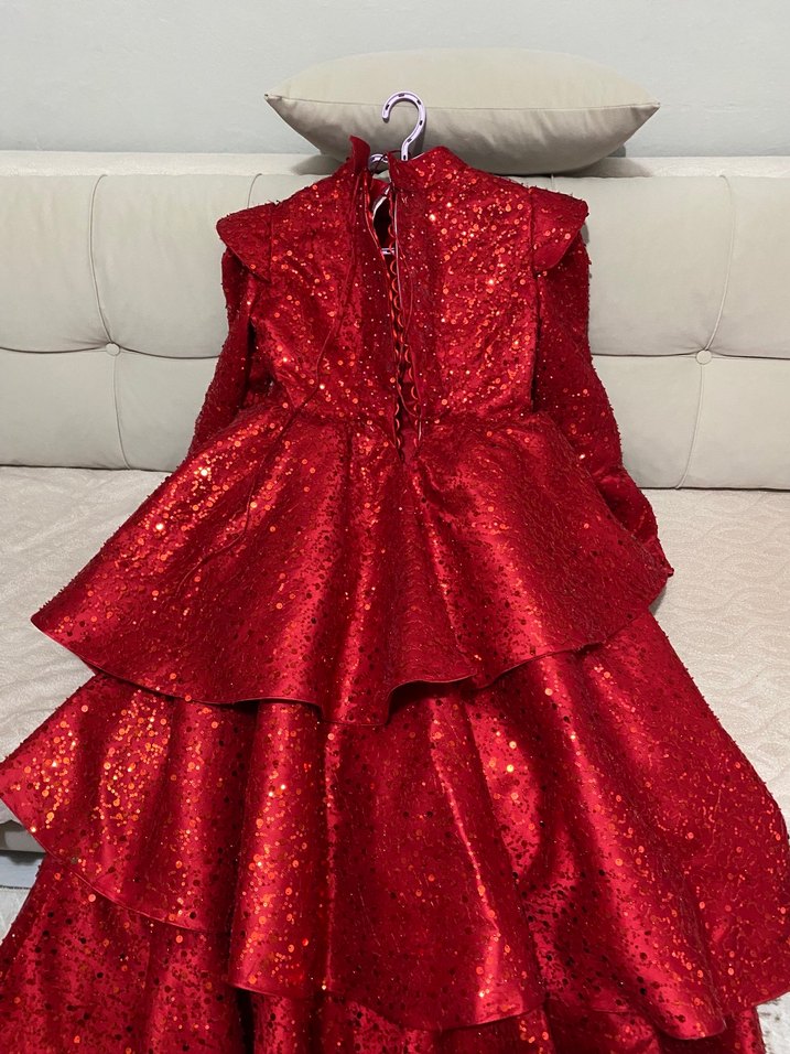 Uzun Parlak Kırmızı Fırfırlı Abiye Kınalık - Görsel 5