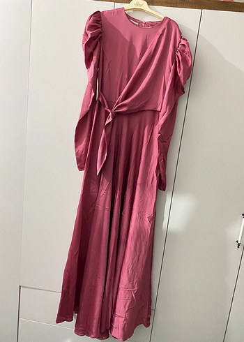 Pembe Uzun Drapeli Yüksek Yakalı Elbise - Görsel 2