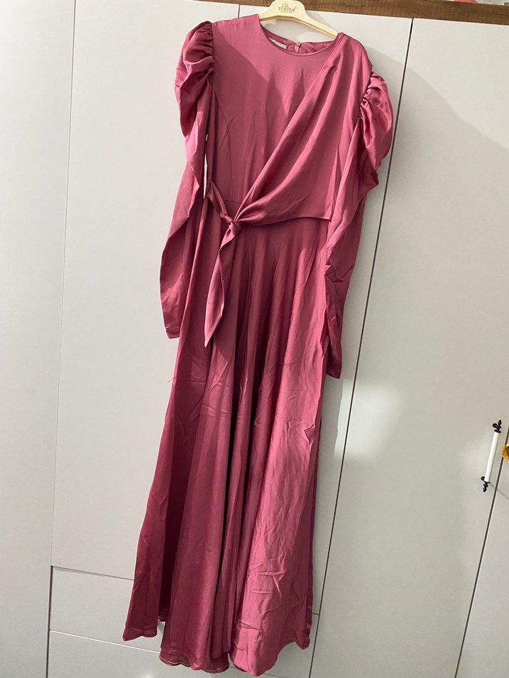 Pembe Uzun Drapeli Yüksek Yakalı Elbise - Görsel 2