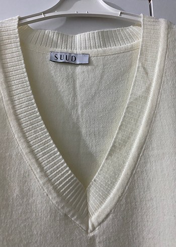 Beyaz V Yaka Kadın Süveter - Görsel 2