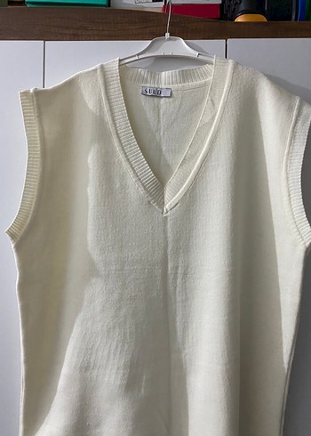 Beyaz V Yaka Kadın Süveter - Görsel 3