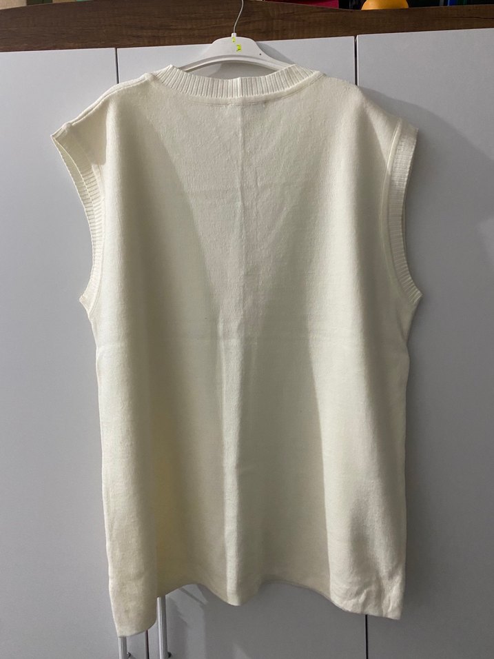 Beyaz V Yaka Kadın Süveter - Görsel 4